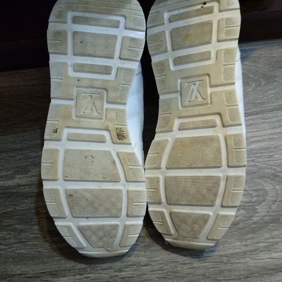 Louis Vuitton sneakers men's size 12 - Picture 6 of 6